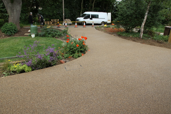 Permeable drive installation